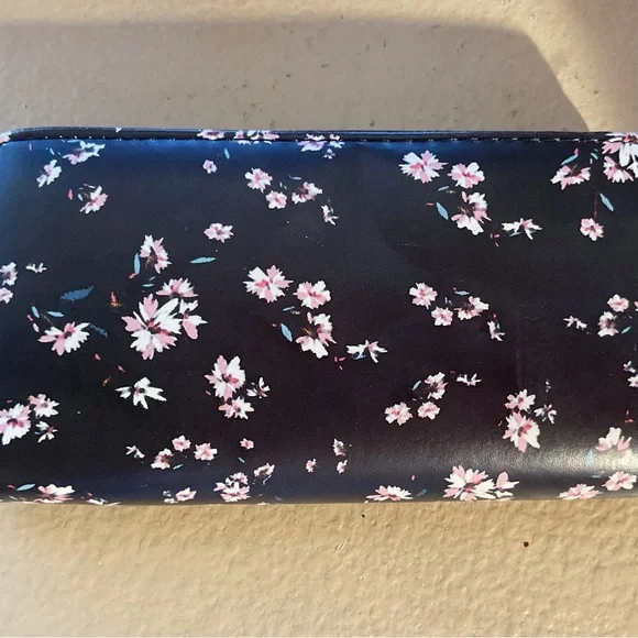 Floral Black Wallet - Picture 2 of 8